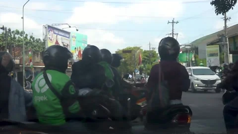 The atmosphere when you stop at a traffic light in Indonesia Video stock 219594824