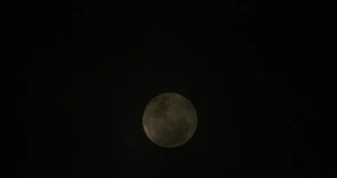 Atmospheric Clouds Crossing Full Moon Australia, 8K Stock-Footage 332914168