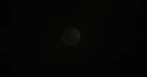 Atmospheric Clouds Crossing Full Moon Australia Видео 332919989