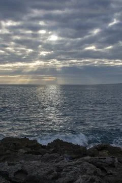 Atmospheric cloudscape with sunrays at sunset Foto stock