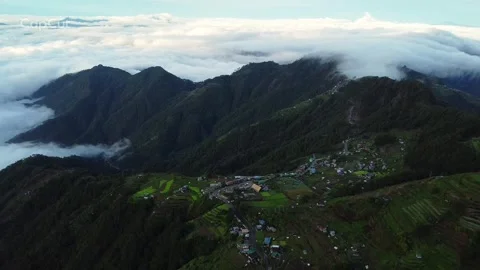 Atok’s Highest Peaks Where the Sky Meets the Clouds  Stockbeeldmateriaal 341975555
