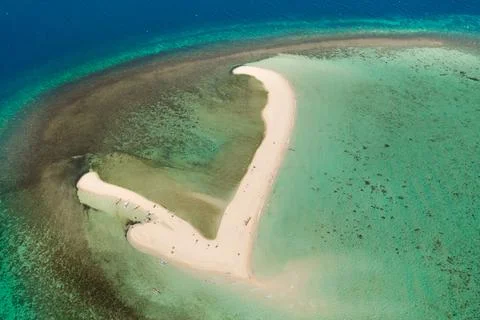 Atoll with an island of white sand. Foto stock
