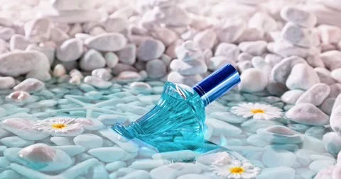 Atomatic blue perfume as holiday beach scent. Stock-Footage 336020440