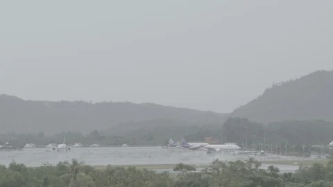 ATR-72 on final approach Stock Footage 92411755