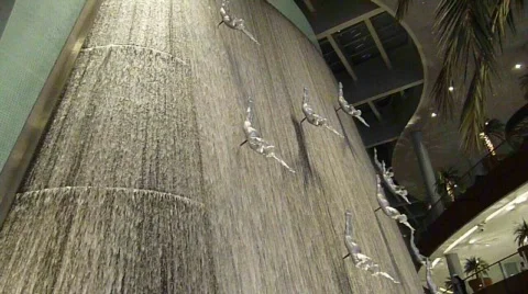 Atrificial Waterfall in Dubai Mall Video stock 494801