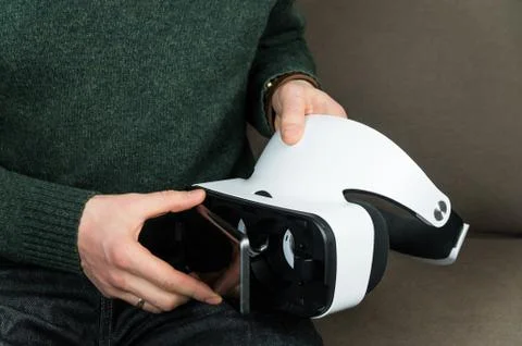 Attaching smartphone to virtual reality headset Fotos Stock