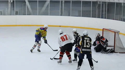 Attack of the gate in hockey Видео 163580004