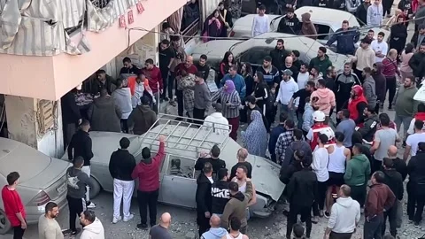 Attacks in Lebanon target Hezbollah facilities, storage sites, SIDÓN, LB - 13 Ma Vídeo Stock 330663670