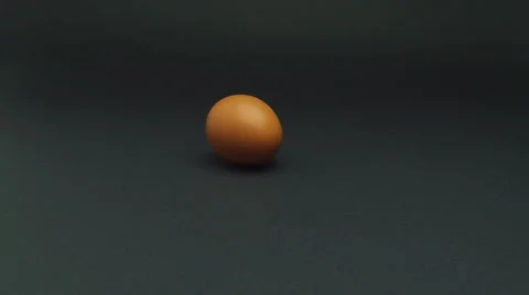 Attention. Egg stands up unaided 動画素材 42890264