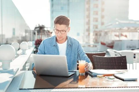 Attentive brunette man working with computer Foto stock