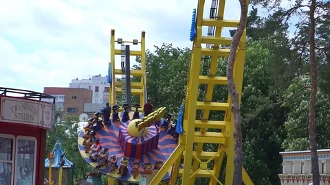 Attraction disco in the Park. Video stock 75855400