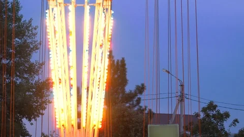 The attraction light blinks with increasing speed in the evening Stock Footage 115781869