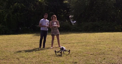 Attractive couple flying a quadcopter 스톡 동영상 80308673