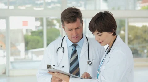 Attractive Doctors Working Together Видео 935510