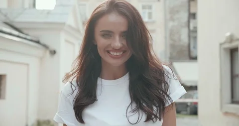 Attractive female Model posing on Camera, Smiling and Laughing. Видео 121208502