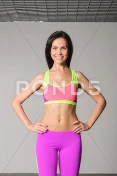 Attractive fitness woman, trained female body, lifestyle portrait, Stock Photos