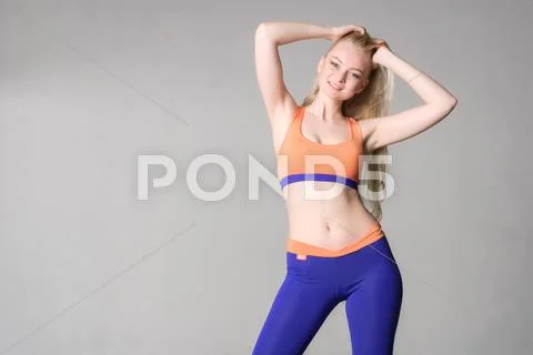 Attractive fitness woman, trained female body, lifestyle portrait, Stock Photos