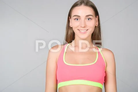 Attractive fitness woman, trained female body, lifestyle portrait, Stock Photos