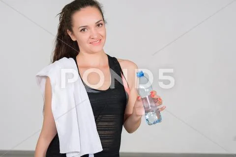 Attractive fitness woman, trained female body, lifestyle portrait, Stock Photos