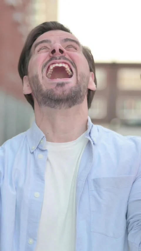 Attractive Man Screaming, Shouting Outdoor, Vertical Video 스톡 동영상 339665407