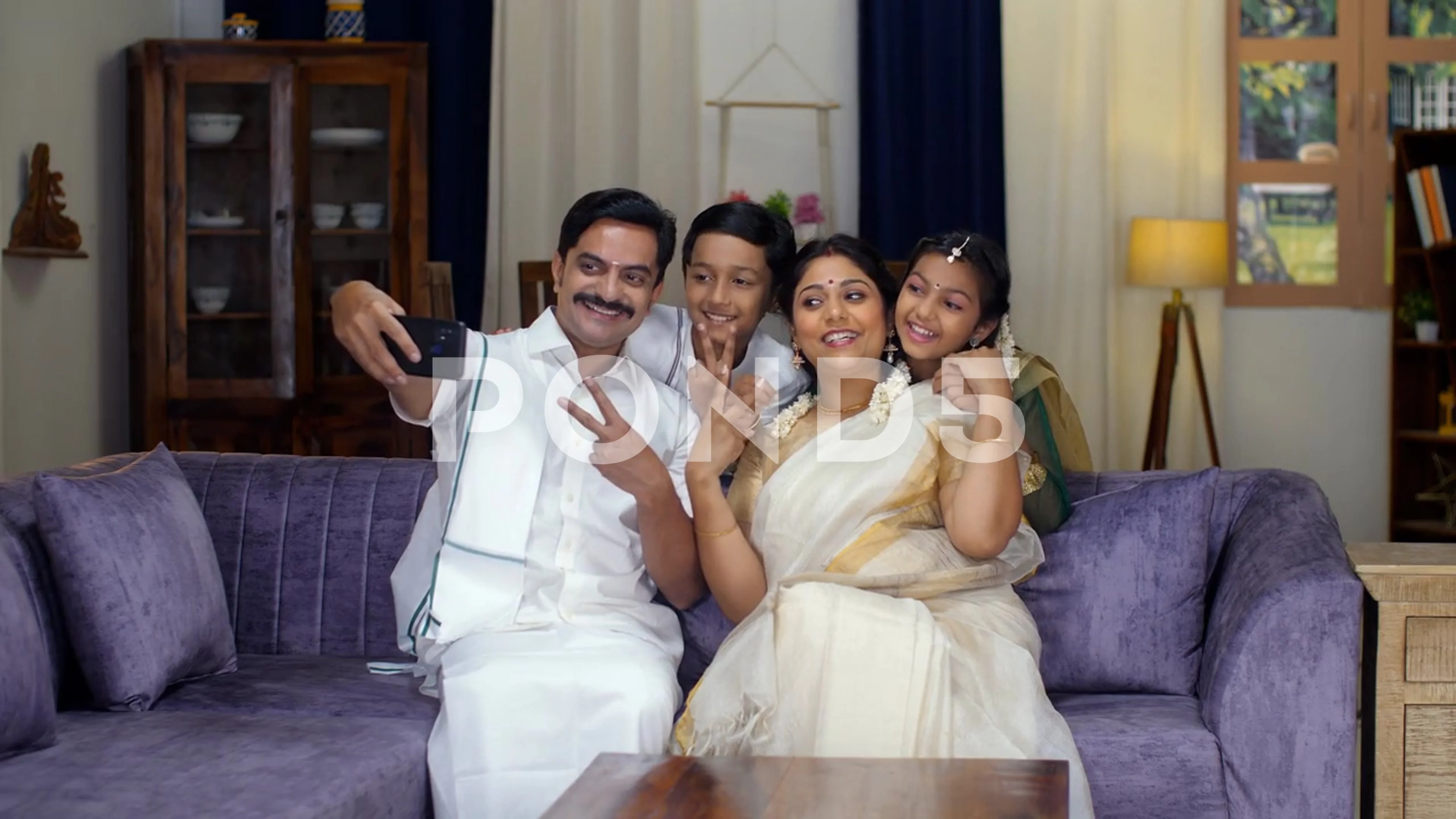 Portrait of South Indian couple greeting - Stock Photo [11455105] - PIXTA