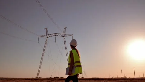 Attractive woman electrical engineer in hardhat walks with laptop in his hands Stockbeeldmateriaal 201508199