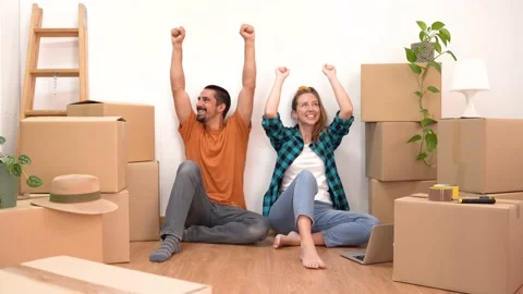 Attractive young couple with moving boxes happy celebrating in their new home Stock-Footage 221693825