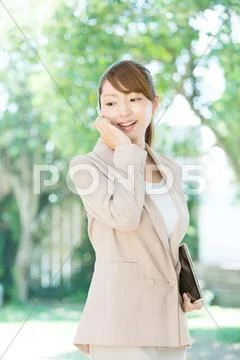 Attractive young girl with smartphone Stock Photos