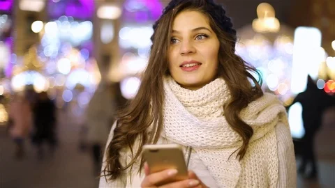 Attractive young woman using app in smartphone on street in winter Video stock 101863200