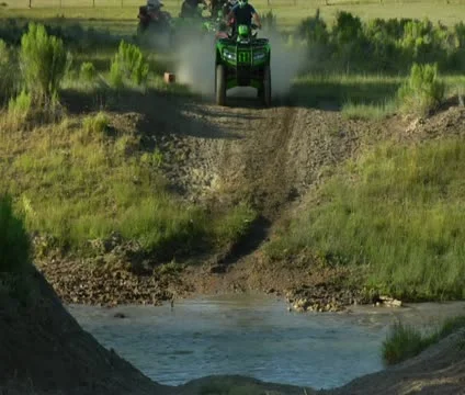 ATV riders cross stream 스톡 동영상 21638596