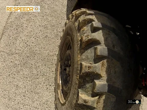 ATV tyre rolling on cement Vídeos de archivo 45870328