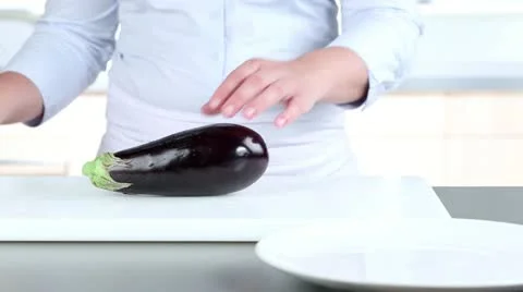Aubergine being sliced Stock Footage 24671111