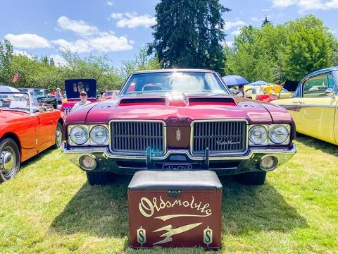 Auburn WA USA, July 4th, 2026: Maroon Oldsmobile Cutlass Supreme classic car 스톡 사진