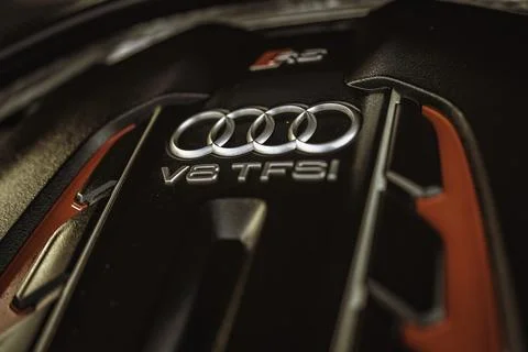 Audi v8 tfsi engine showcasing power and engineering 库存照片
