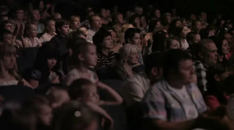 Audience applauded in the theater. 動画素材 25301985