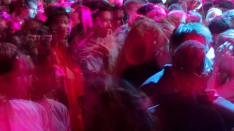 Audience dancing at nightclub Vidéo 8537072