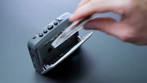 Audio cassette is installed in the audio player 库存影片 131331697