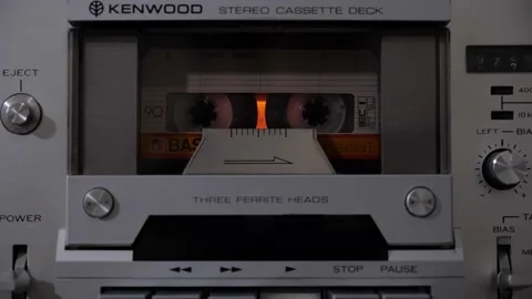 Audio cassette playing. Close Up. 库存影片 160216260