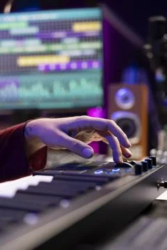 Audio engineer mixing and mastering music on daw software interface Foto stock