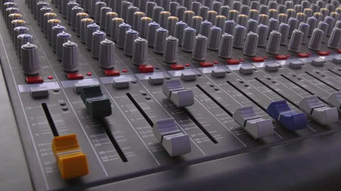 Audio sound mixer, slides and knobs, music equipment 库存影片 139499853