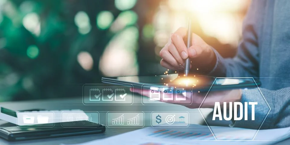 Auditor worker working with document folder ,Management of important docume.. 스톡 사진