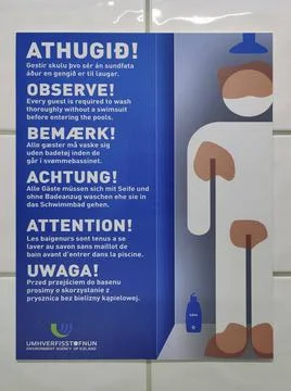  Aufforderung in mehreren Sprachen zur Koerperreinigung bevor man ins Schw... Stock Photos