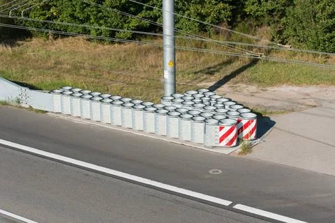  Aufprallschutz an Autobahn metal crush zone at highway side to absorb cra... Stock Photos