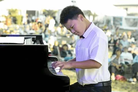 Auftritt von Wunderkind Zeming Wu (PRT) live während der Klaviernacht im R.. Stock Photos
