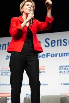AUGUST 10 2019: DES MOINES IOWA-POLITICIANS SPEAK AT GUN SAFETY FORUM Stock Photos