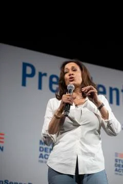 AUGUST 10 2019: DES MOINES IOWA-POLITICIANS SPEAK AT GUN SAFETY FORUM Stock Photos