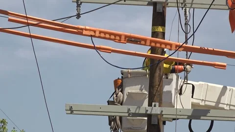 August 15, 2024 Los Angeles, Ca - Electrical linemen working on powerlines Video stock 282047853
