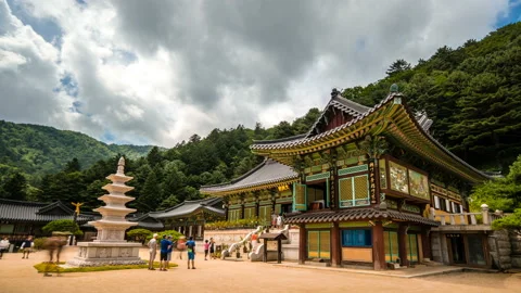 August 2, 2017: Gangwon-do Pyeongchang County Sangwonsa temple. Time lapse. Vidéo 145925034