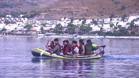 August 26, 2015 Bodrum Turkey. Syrian refugees fleeing from war trying to go out Video stock 143722040