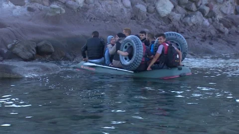 August 26, 2015 Bodrum Turkey. Syrian refugees fleeing from war trying to go out Vidéo 143722189